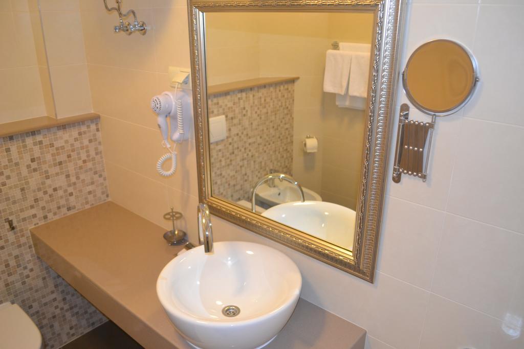 Hotel Apartments Adresa キシナウ エクステリア 写真