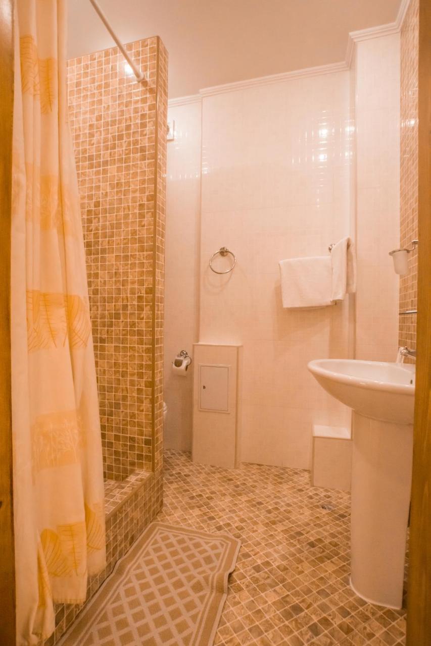 Hotel Apartments Adresa キシナウ エクステリア 写真