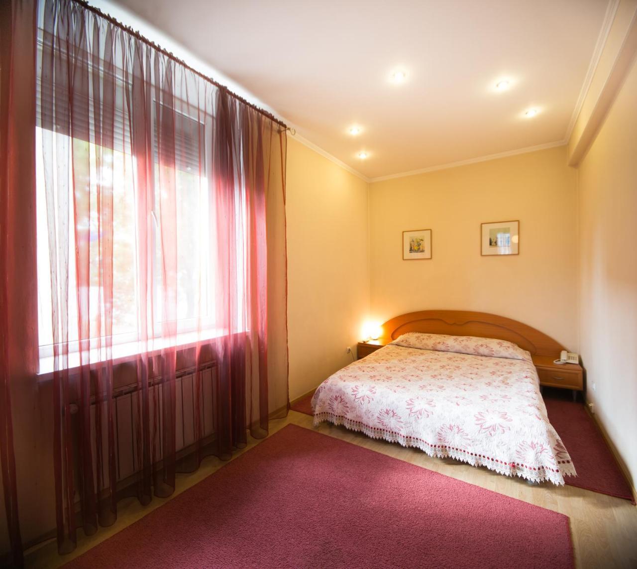 Hotel Apartments Adresa キシナウ エクステリア 写真